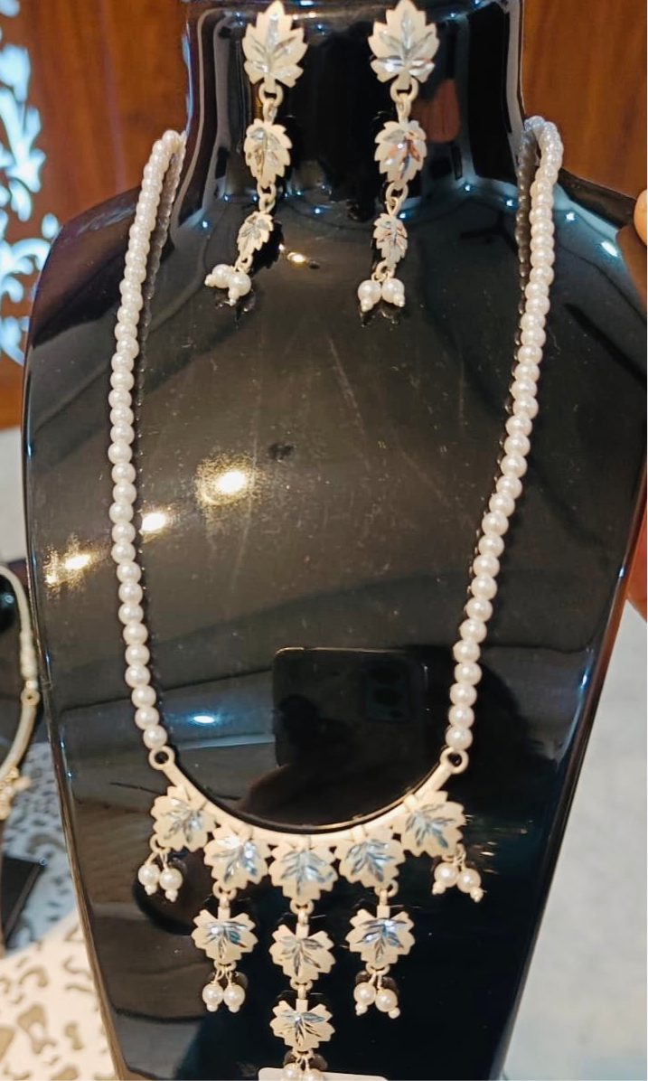 Hanging chinar leaf necklace /chocker set