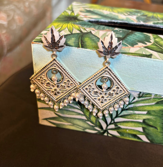 Diamond shaped Nama earrings