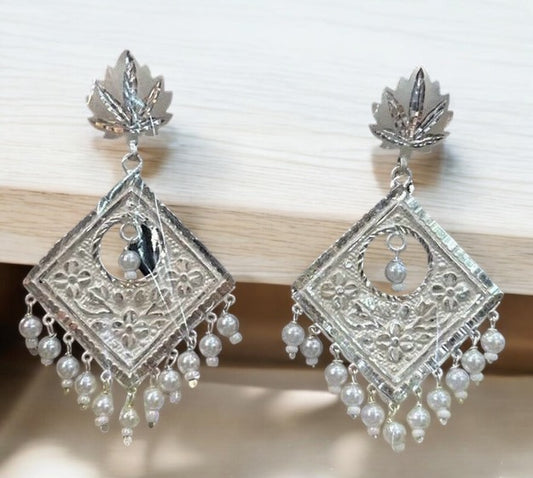 Diamond shaped Nama earrings