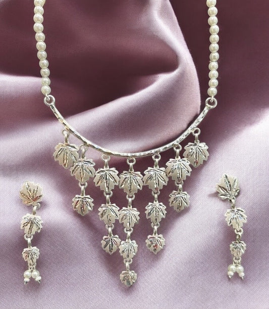 Hanging chinar leaf necklace /chocker set