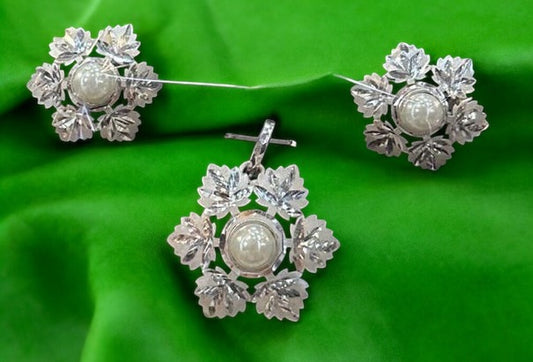 Pendant set