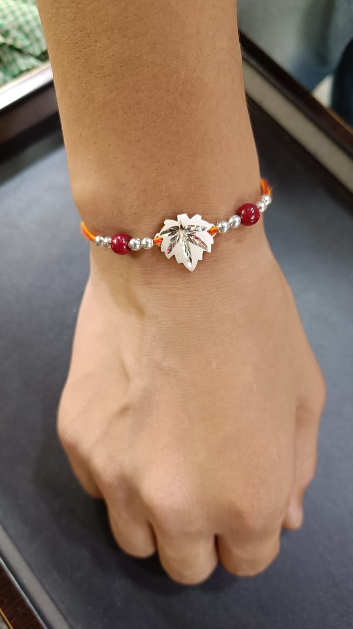 Single chinar leaf Rakhi